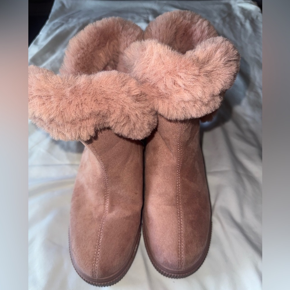 women's boots size 7 light beige used in good condition